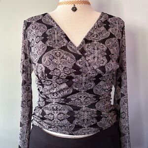 Black and gray paisley print long sleeve blouse with ruched sides